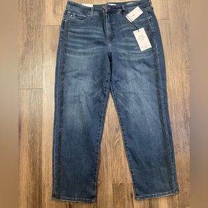 Skinny girl. Celeste ankle jean with embellishment